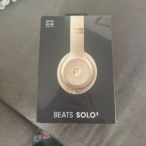 Brand new gold Beats Solo 3